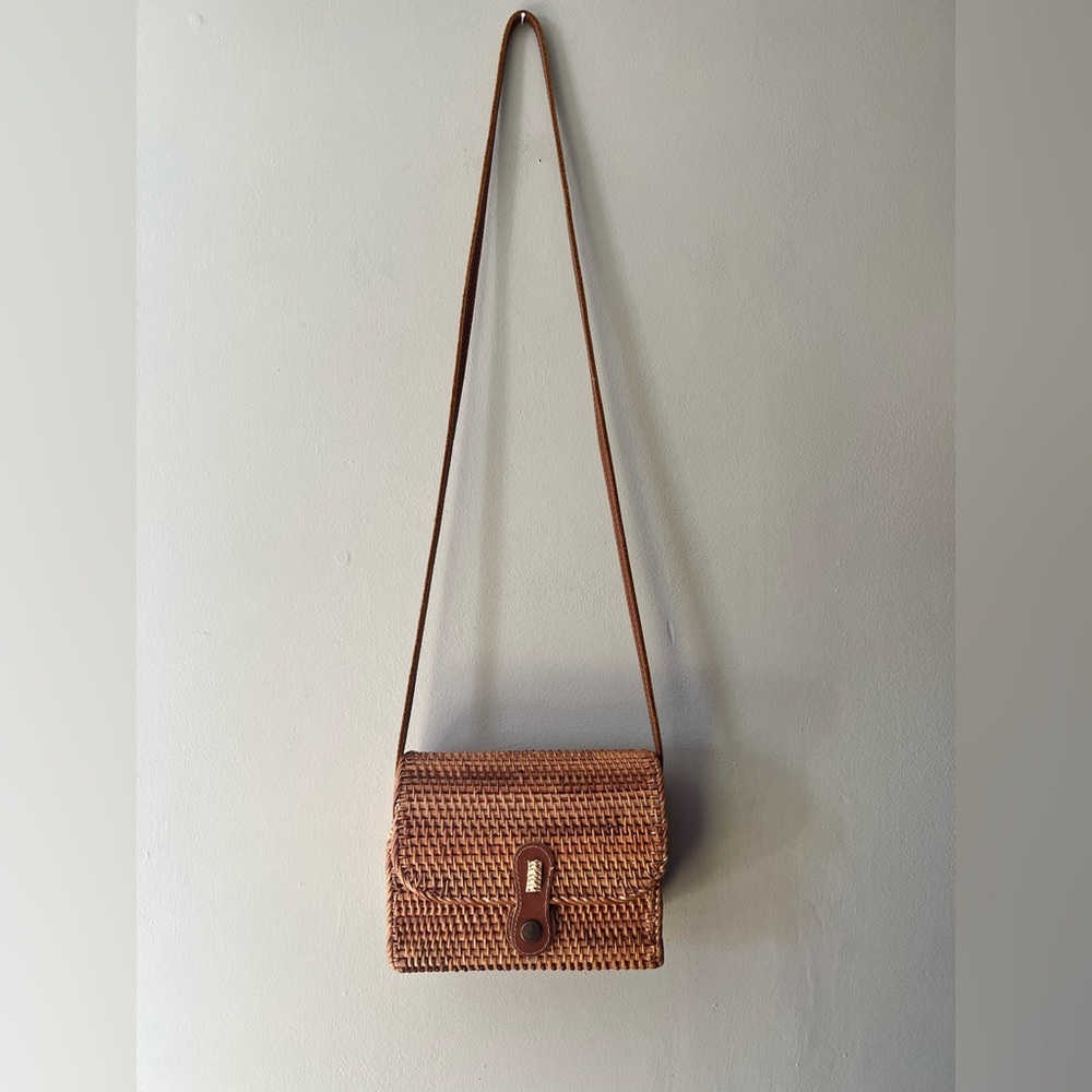 Mini envelope rattan crossbody bag snap closure leather strap linen interior